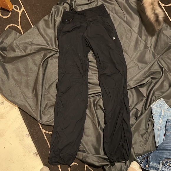 Lulu lemon studio pants. Black. Size 2. Good condition - Picture 2 of 3
